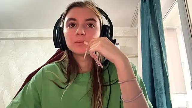 Snapshot of PluralPalaver chatting on 03-03-26, 07:14 PluralPalaver online show from 03-03-26, 07:14