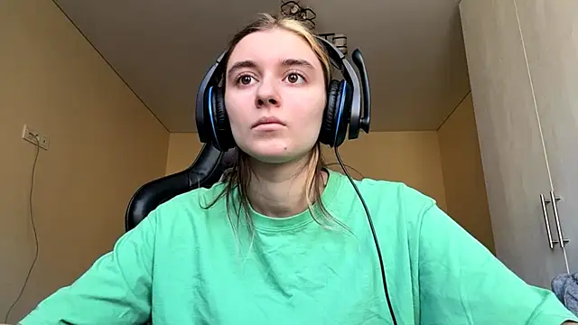 Snapshot of PluralPalaver chatting on 03-10-26, 07:35 PluralPalaver online show from 03-10-26, 07:35