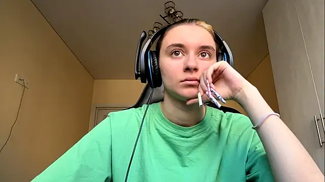 Snapshot of PluralPalaver chatting on 03-11-26, 06:19 PluralPalaver online show from 03-11-26, 06:19