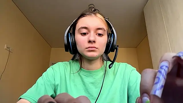 Snapshot of PluralPalaver chatting on 03-13-26, 06:42 PluralPalaver online show from 03-13-26, 06:42