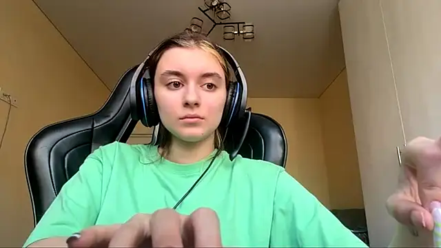 Snapshot of PluralPalaver chatting on 03-14-26, 07:14 PluralPalaver online show from 03-14-26, 07:14