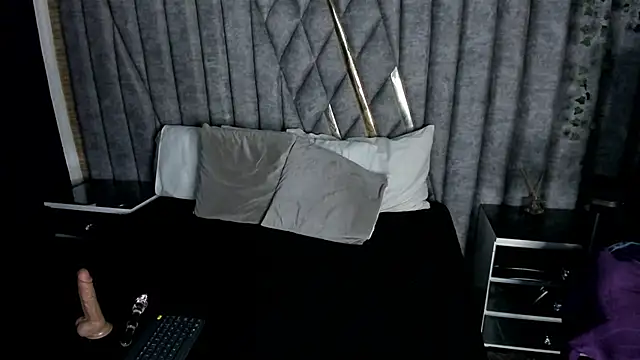 Snapshot of EmeelyMuller chatting on 03-10-26, 04:06 EmeelyMuller online show from 03-10-26, 04:06