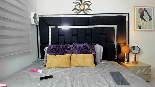 Tiana moon online show from 04-26-26, 01:58