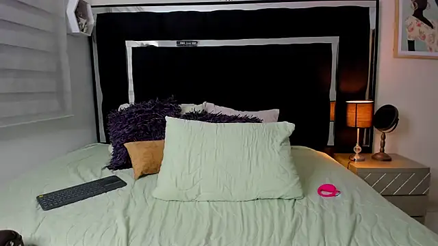 Tiana moon online show from 05-15-26, 11:23