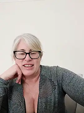 Snapshot of FlirtyFleur-x chatting on 03-30-26, 04:08 FlirtyFleur-x online show from 03-30-26, 04:08