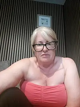 FlirtyFleur-x online show from 05-25-26, 06:58