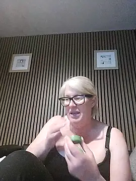 FlirtyFleur-x online show from 06-05-26, 09:20
