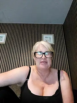 FlirtyFleur-x online show from 06-07-26, 12:53