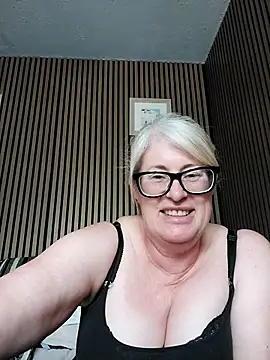 FlirtyFleur-x online show from 06-14-26, 10:39