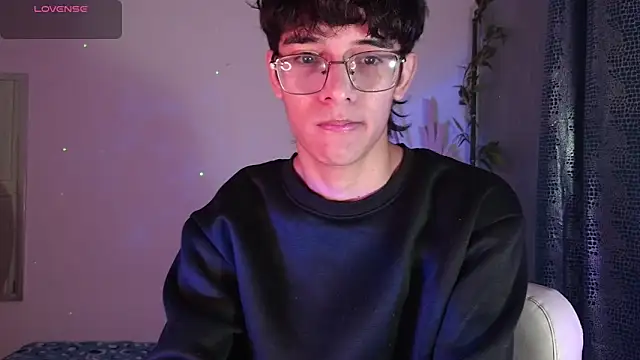 Snapshot of noah_millerx chatting on 03-02-26, 04:14 noah millerx online show from 03-02-26, 04:14