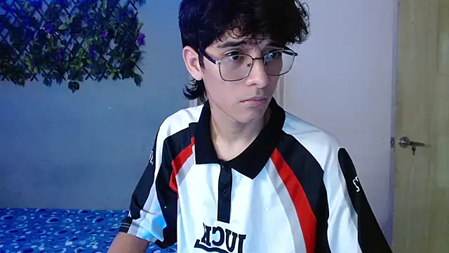 Snapshot of noah_millerx chatting on 03-09-26, 04:05 noah millerx online show from 03-09-26, 04:05