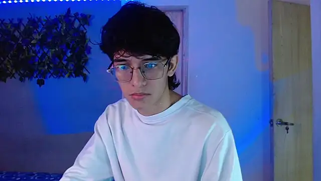 Snapshot of noah_millerx chatting on 03-10-26, 04:06 noah millerx online show from 03-10-26, 04:06