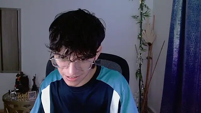 Snapshot of noah_millerx chatting on 05-09-26, 04:28 noah millerx online show from 05-09-26, 04:28