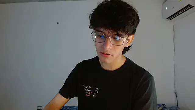 Snapshot of noah_millerx chatting on 06-02-26, 05:20 noah millerx online show from 06-02-26, 05:20