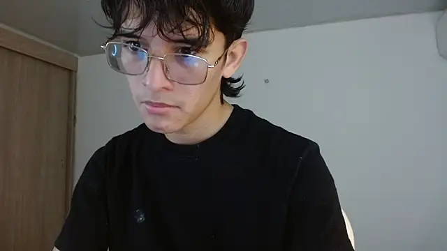 Snapshot of noah_millerx chatting on 06-21-26, 09:28 noah millerx online show from 06-21-26, 09:28