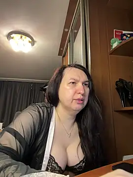 EvaBeautyXx online show from 04-28-26, 10:04