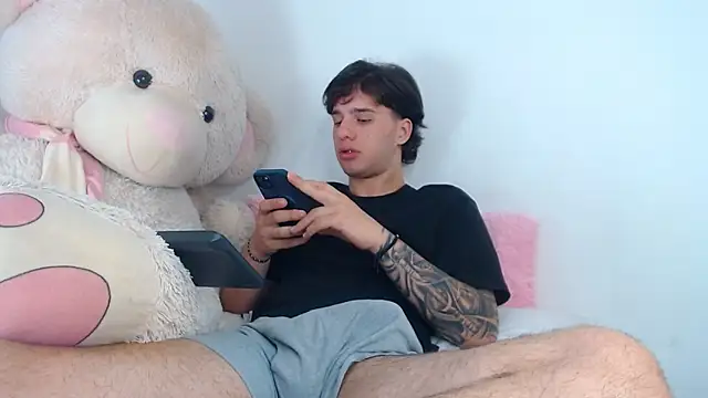EXCLUSIVE8 online show from 05-09-26, 06:02
