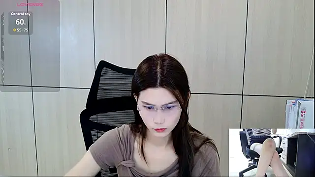 Snapshot of zhen-68 chatting on 05-13-26, 12:52 zhen-68 online show from 05-13-26, 12:52