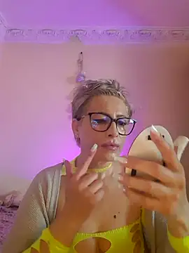 LunaBlaise online show from 05-04-26, 07:37