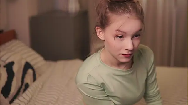 Snapshot of VenaLammo chatting on 03-13-26, 01:51 VenaLammo online show from 03-13-26, 01:51