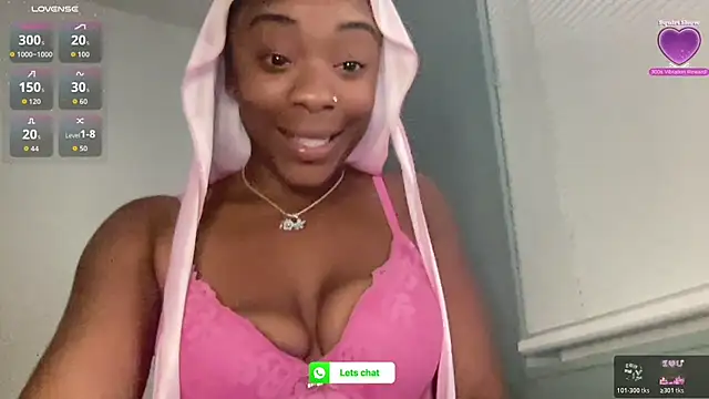 Snapshot of PetiteWet chatting on 07-22-26, 02:47 PetiteWet online show from 07-22-26, 02:47