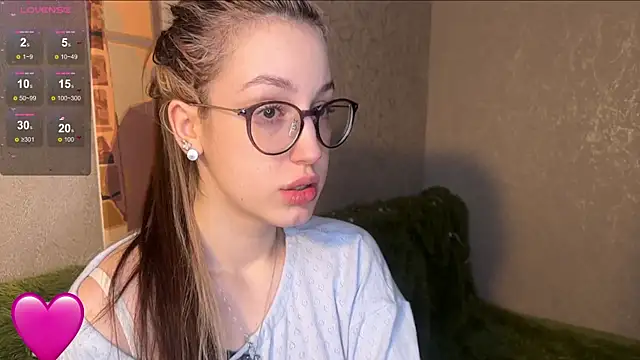 Snapshot of caramel_55 chatting on 03-09-26, 09:13 caramel 55 online show from 03-09-26, 09:13