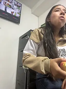 LilyRossi  online show from 05-06-26, 12:32
