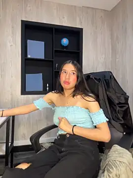 LilyRossi  online show from 05-11-26, 04:04