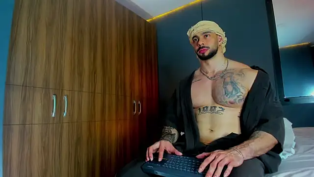 Snapshot of massimo_visconti chatting on 03-11-26, 02:39 massimo visconti online show from 03-11-26, 02:39