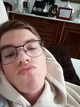 Snapshot of Alejandro27003 chatting on 03-08-26, 05:17 Alejandro27003 online show from 03-08-26, 05:17