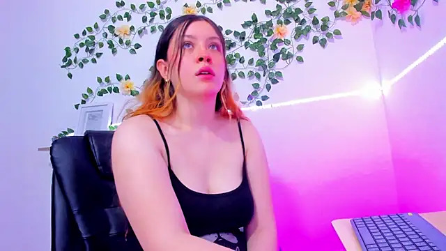 Snapshot of violeta_cutee chatting on 03-03-26, 02:34 violeta cutee online show from 03-03-26, 02:34