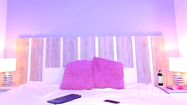 EmilySearss online show from 03-26-26, 07:08