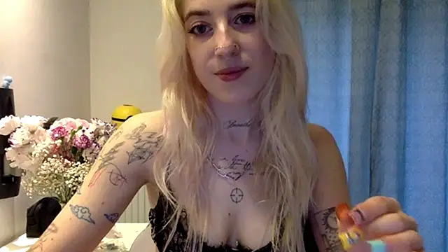 Snapshot of EmmyWet chatting on 08-01-26, 04:28 EmmyWet online show from 08-01-26, 04:28
