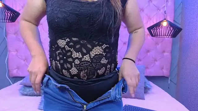 Snapshot of SARA_HORNY- chatting on 05-13-26, 03:04 SARA HORNY- online show from 05-13-26, 03:04