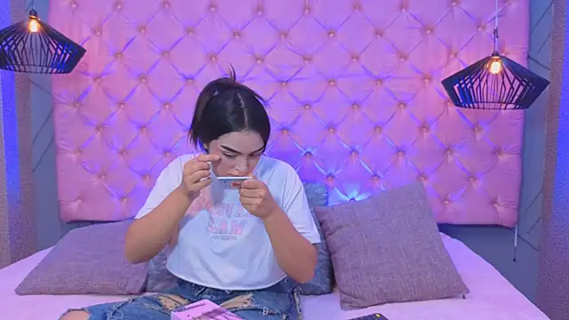Snapshot of SARA_HORNY- chatting on 05-22-26, 04:19 SARA HORNY- online show from 05-22-26, 04:19