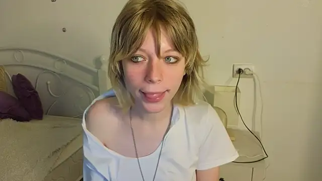 MollySally online show from 06-10-26, 04:12