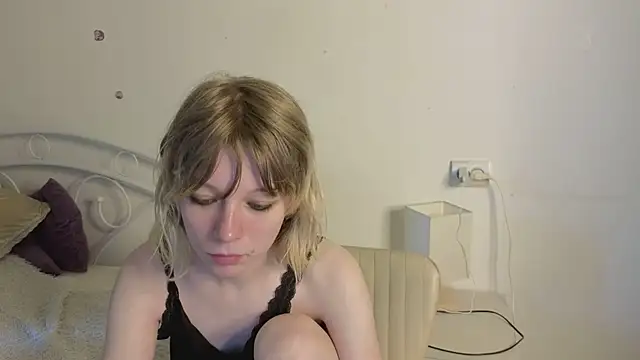 MollySally online show from 06-11-26, 04:10