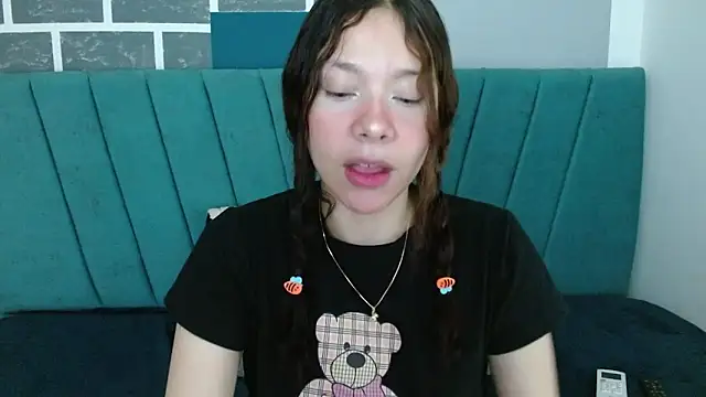 Snapshot of Sweet_kitty_05 chatting on 03-02-26, 11:33 Sweet kitty 05 online show from 03-02-26, 11:33