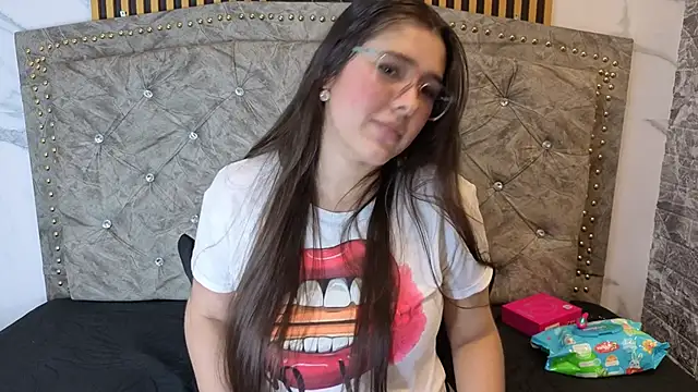 Snapshot of ElisVega chatting on 03-11-26, 02:06 ElisVega online show from 03-11-26, 02:06