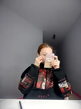 SadieSink  online show from 04-28-26, 06:07