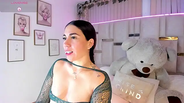 Hanna klover online show from 04-29-26, 03:54