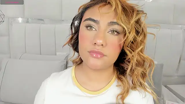 Snapshot of angueljonnes chatting on 03-05-26, 04:30 angueljonnes online show from 03-05-26, 04:30