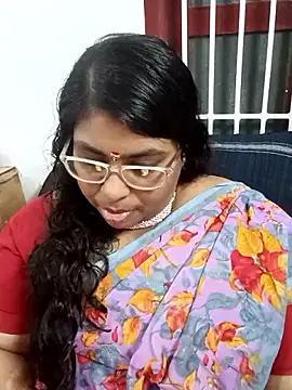 Snapshot of deepika-mallus chatting on 03-06-26, 03:52 deepika-mallus online show from 03-06-26, 03:52