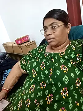 Snapshot of deepika-mallus chatting on 03-08-26, 02:04 deepika-mallus online show from 03-08-26, 02:04