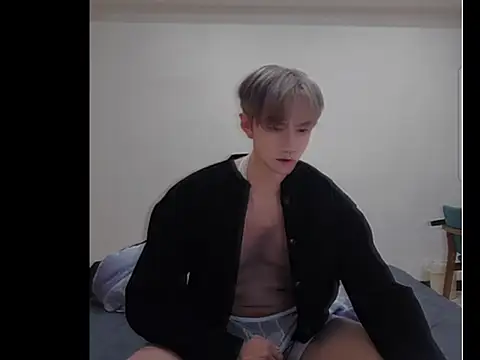 Snapshot of bigbigtop20 chatting on 03-08-26, 01:37 bigbigtop20 online show from 03-08-26, 01:37