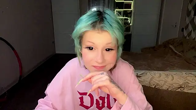 Snapshot of SalenaVeron chatting on 03-06-26, 08:05 SalenaVeron online show from 03-06-26, 08:05