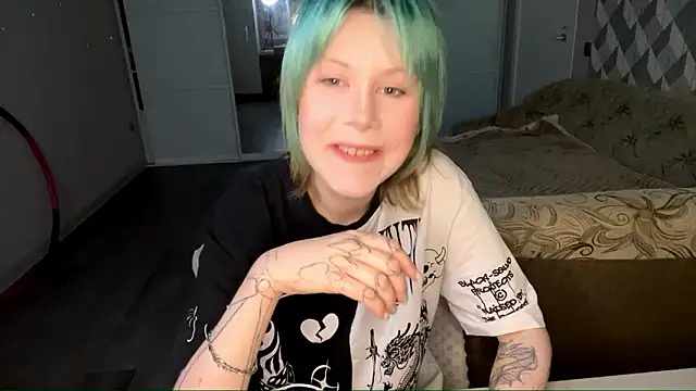 Snapshot of SalenaVeron chatting on 03-12-26, 05:41 SalenaVeron online show from 03-12-26, 05:41