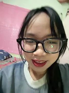 Snapshot of Leeeeiu chatting on 06-30-26, 03:24 Leeeeiu online show from 06-30-26, 03:24
