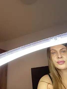 LucyWillow online show from 06-15-26, 07:43