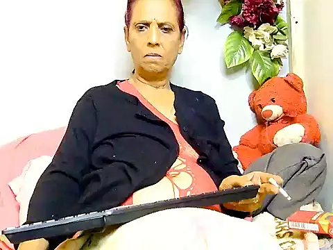 Hot queen58 online show from 06-27-26, 05:56